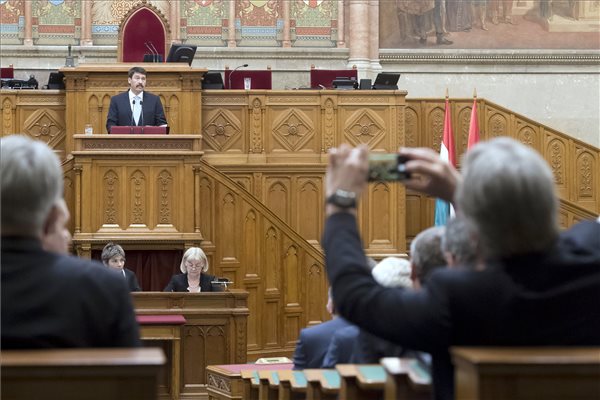 Áder János köztársasági elnök beszédet mond az Országgyűlés alakuló ülésén 2018. május 8-án. (MTI / Koszticsák Szilárd)