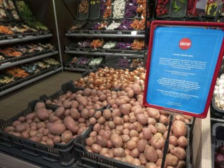 November 9-én a kormány úgy döntött, hogy a friss tojásra és az étkezési burgonyára is kiterjeszti az árstopot. Fotó: MTI/Szigetváry Zsolt