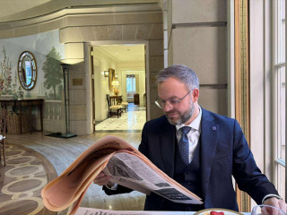 Így ünnepelt Orbán Balázs a washingtoni megállapodás után