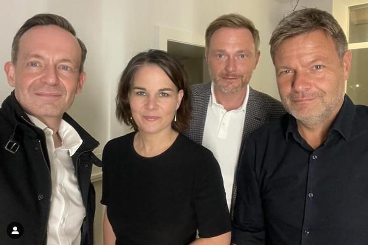 A királycsinálók: Volker Wissing (FDP), Annalena Baerbock (Zöldek), Christian Lindner (FDP), Robert Habeck (Zöldek) Forrás: Instagram