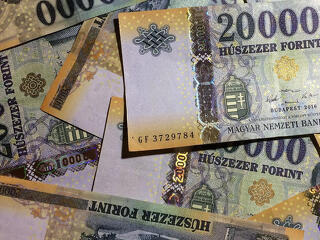 Forint: mi történt a határátlépés után?