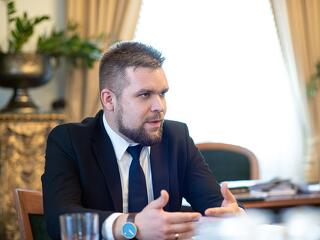 Győr ellenzéki polgármestere feljelentést tett a városi cég közbeszerzése miatt