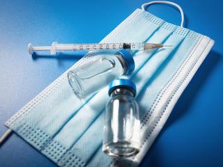 Lista jelent meg a koronavírus ellen hatásos vakcinákról és terápiás készítményekről 
