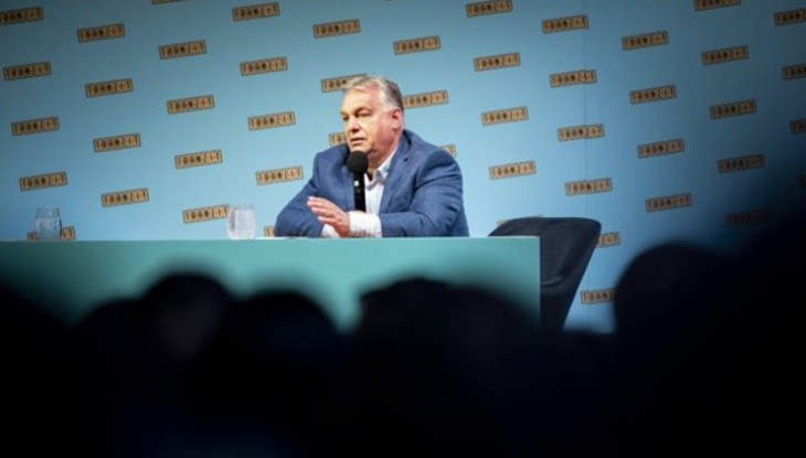 Orbán Viktor a tihanyi pódiumról mondta meg a tutit. MTI/Miniszterelnöki Sajtóiroda/Fischer Zoltán