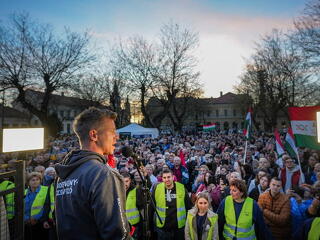 Nagyon nem véletlen, hogy Magyar Péter pont arra gyalogol, amerre?