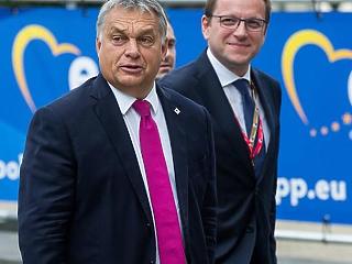 Várhelyi Olivérnak is fájna, ha kicsapnák a Fideszt a Néppártból   