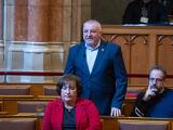 „Alpári szintre süllyedve, mucsai módon gyalázzák egymást” – ülésezett az Országgyűlés 