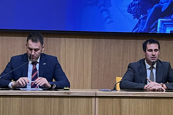 A távozó Virág Barnabás (balra)