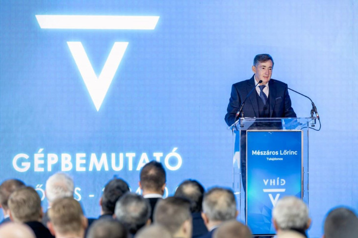 Mészáros Lőrinc a V-Híd Zrt. nagykőrösi nagygép bemutatóján 2024-ben