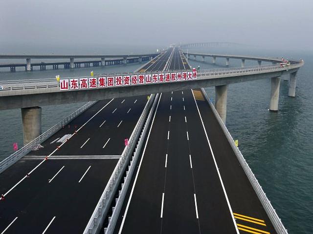 Kína megépítette a világ leghosszabb tenger feletti hídját