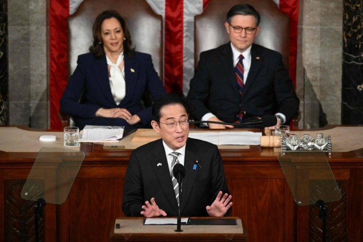 A japán miniszterelnök Fumio Kisida szenvedéyesen beszét az amerikai Kongresszusban