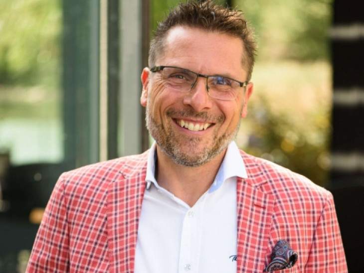 Semsei Rudolf szerint manapság egyre többen keresik a modernebb építésű, letisztult hangulatú terek kínálta könnyedséget