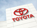 Ráfázik a Toyota vagy túljár a piac eszén a furcsa e-autós stratégiájával