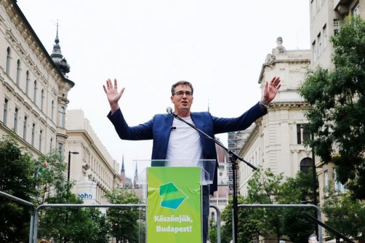 Karácsony Gergely tegnap beszédet mondott az NVI előtt