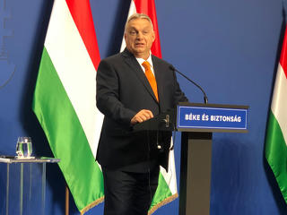 Orbán Viktor megkezdte a személycseréket