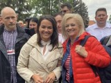 Hadházy Ákos: "Novák Katalin a lombkoronás polgármester felesége mellett vigyorog"