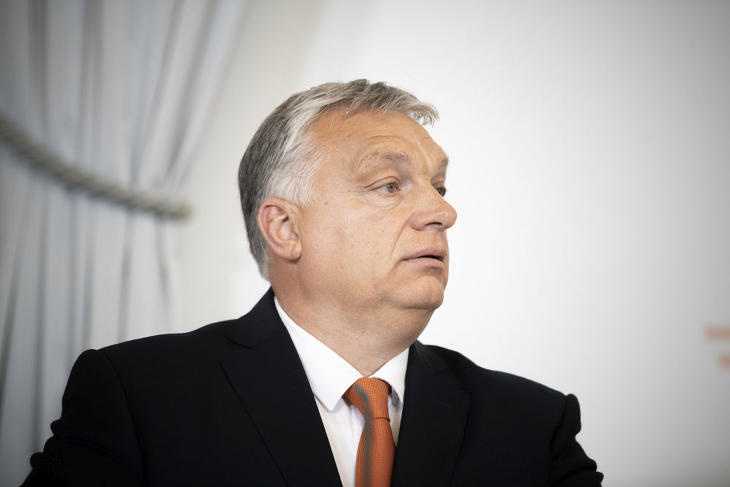 Szőnyeg szélén az Orbán-kormány. Fotó: MTI/Miniszterelnöki Sajtóiroda/Benko Vivien Cher 