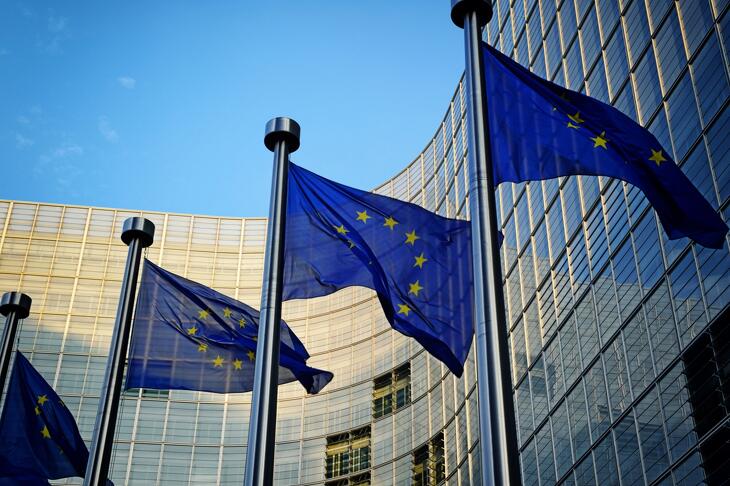 Kitartunk az EU mellett