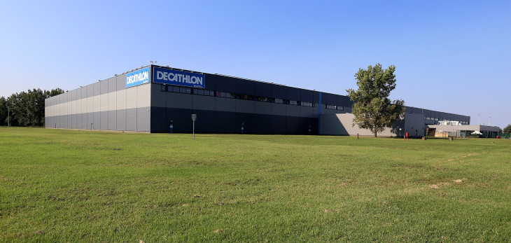A Decathlon közép-európai logisztikai központja Hatvanban