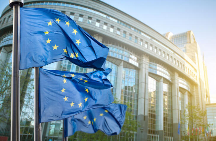 Inkább bízunk az EU-ban, mint a kormányban?