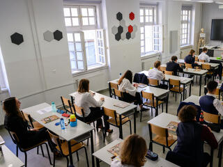 Meghátrált a kormány, nem vezényelnek katonákat az iskolákba