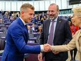 Percek múlva tárgyal Magyar Péter az Európai Bizottság elnökével