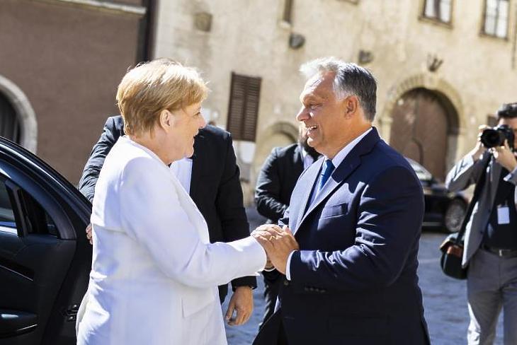 Most kevés lehet a mosolyoffenzíva - Angela Merkel és Orbán Viktor Sopronban a Páneurópai piknik 30. évfordulóján, 2019. augusztus 20-án. Fotó: MTI