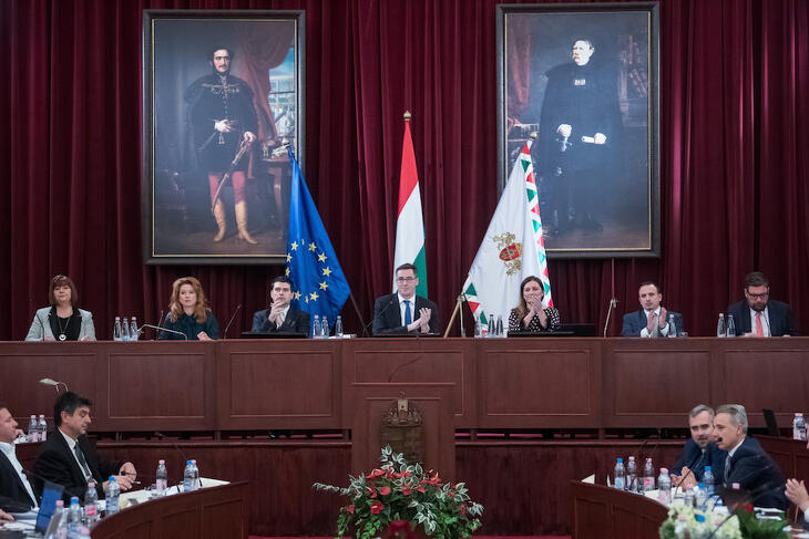 A Főváros Közgyűlés sem oszlathatja fel magát október 1-jéig