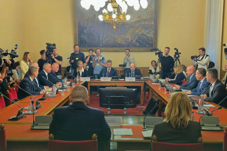 Szokatlanul baráti hangvételűre sikerült a bizottsági meghallgatás, egyedül Novák Előd szavazott nemmel Ruszin-Szendi miniszteri kinevezésére