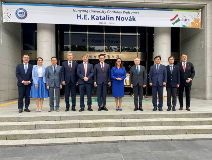 A dél-koreai Hanjang Egyetemen is volt köztársasági elnökként fogadták Novák Katalint