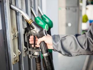 Külföldiek adhatják meg a kegyelemdöfést a magyar benzinkutaknak?