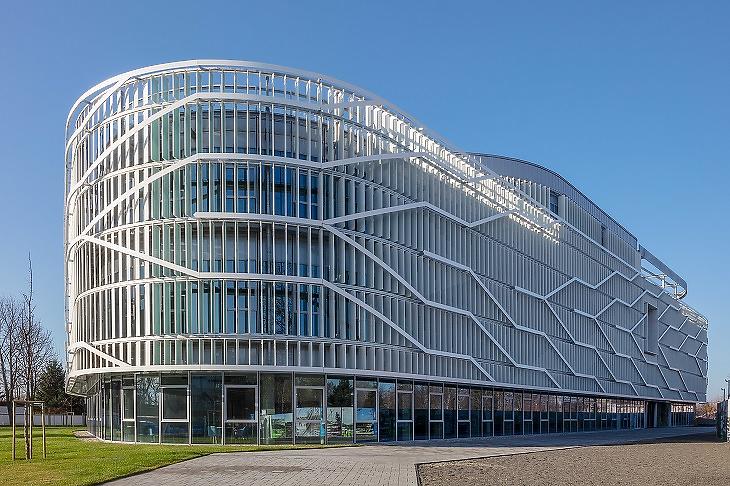 A kecskeméti Neumann János Egyetem campusának 2019-ben átadott oktatási épülete