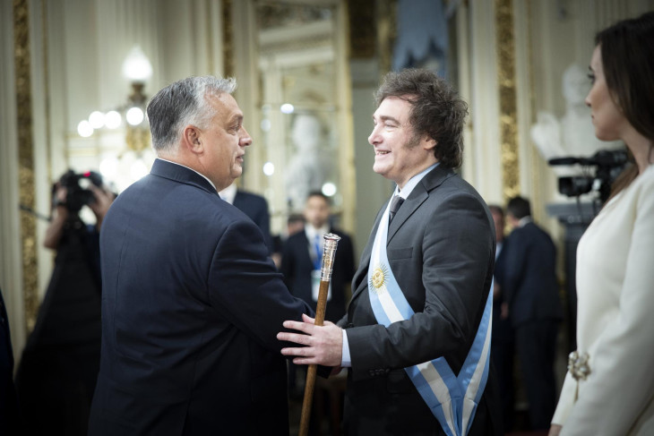 Orbán Viktor miniszterelnök Javier Milei argentin elnöknek gratulál, annak beiktatási ceremóniáján