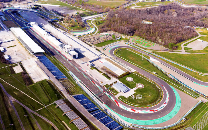  Nagy ráncfelvarráson esett át a Hungaroring, és még nincs vége