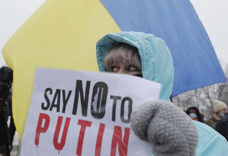 Mondj nemet Putyinnak” - tüntetés Kijevben 2022. január 9-én. (Fotó: EPA/SERGEY DOLZHENKO)
