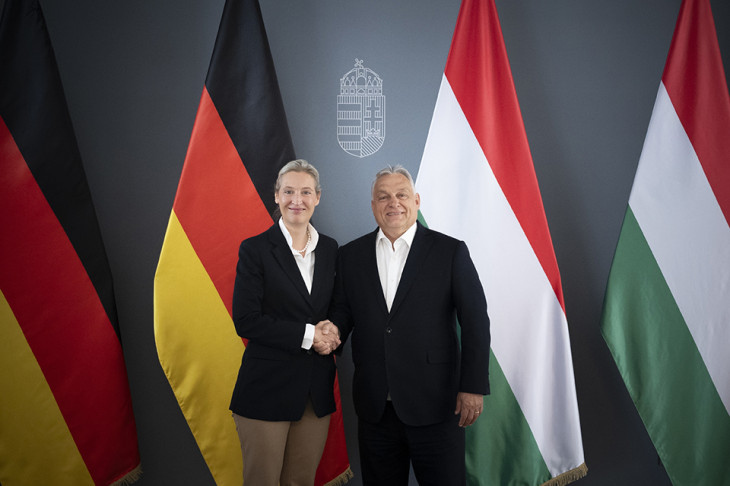 Orbán Viktor miniszterelnök fogadja Alice Weidelt, az Alternatíva Németországért (AfD) párt társelnökét a Karmelita kolostorban 2025. július 29-én. 