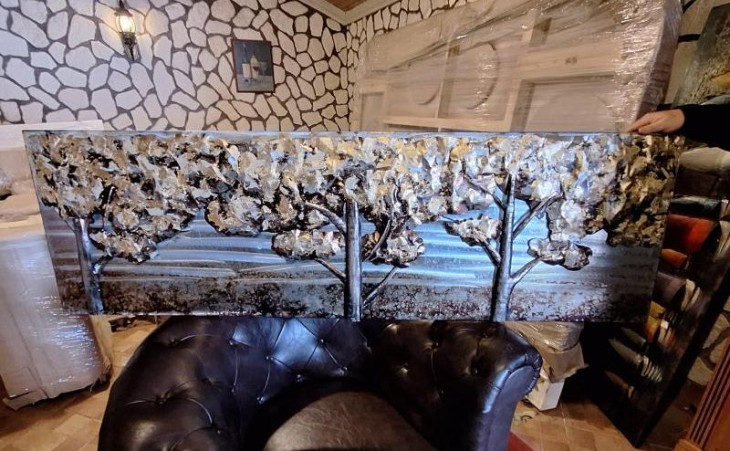 Ez a falikép is új gazdáját keresi