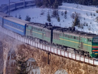 Az ukrán állami vasúti cég egyik járata. Fotó: UNN