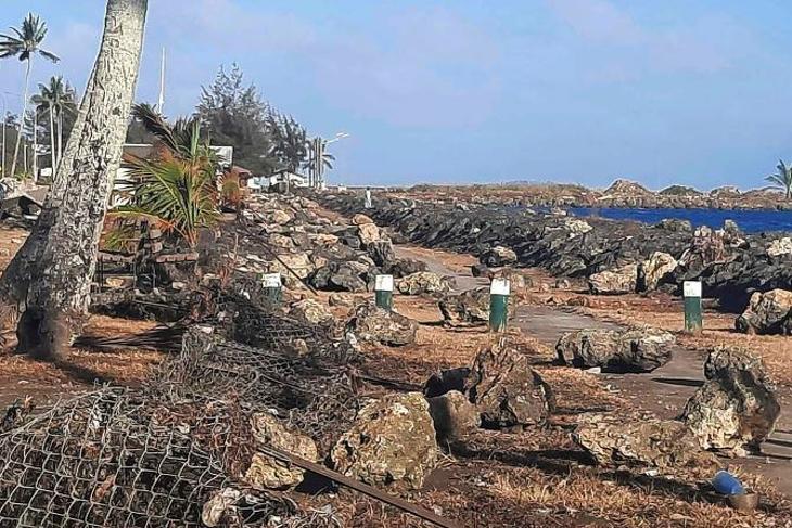 A természeti katasztrófa által érintett terület a tongai fővárosban, Nuku'alofában 2022. január 22-én.  Fotó:  MTI/AP/Broadcom Broadcasting/Marian Kupu