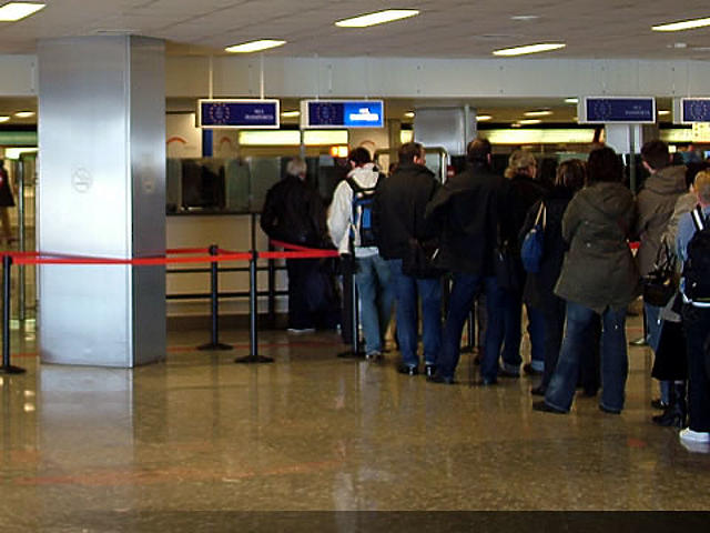 A nem schengeni gépek utasainál marad az ellenőrzés  