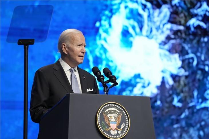 Joe Biden amerikai elnök felszólal az ENSZ 27. nemzetközi éghajlatváltozási konferenciáján (COP27) az egyiptomi Sarm-es-Sejkben 2022. november 11-én. A november 18-ig tartó klímakonferencián mintegy 200 ország küldöttsége vesz részt. Fotó: MTI/AP/Alex Brandon