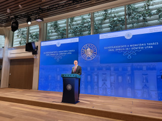 Varga Mihály_április