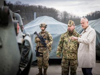 Milliárdok landolnak Balásy Gyulánál a honvédelem fügefalevele alatt (munkacím)