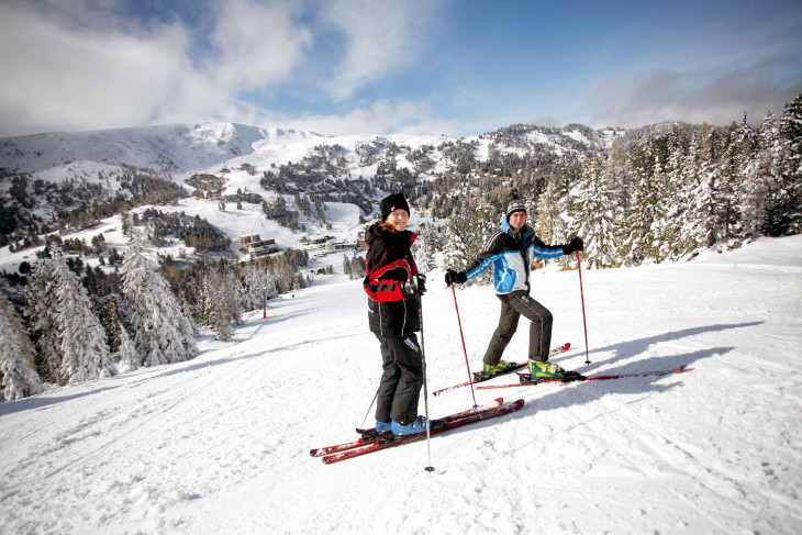 A síelőket kifogástalanul rendben tartott, széles sípályák várják