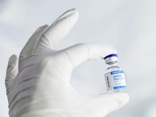 Hadházy Ákos feljelentést tett a keleti vakcinák engedélyezése miatt
