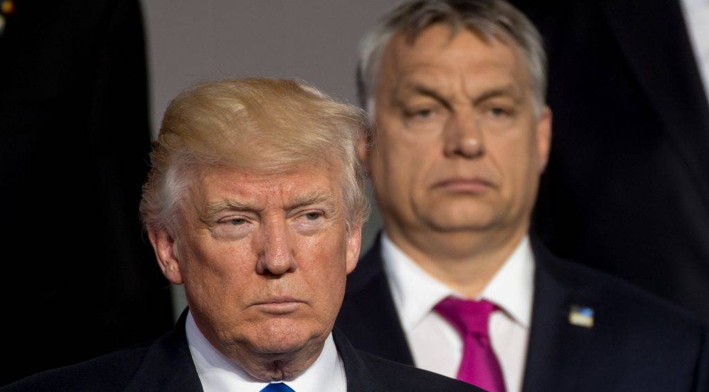 Donald Trump és Orbán Viktor a brüsszeli NATO-csúcson 2017. május 25-én. 
