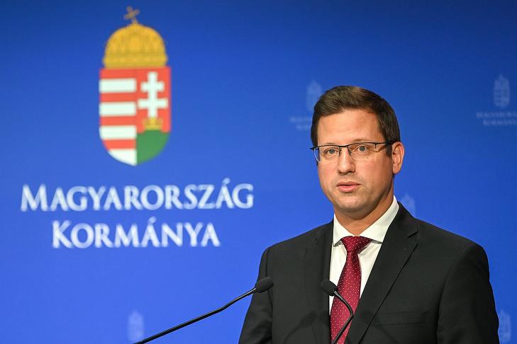 Gulyás Gergely rendkívüli kormányinfót tart. Fotó: MTI/Illyés Tibor
