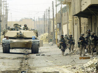 Döntött a kormány: sokáig maradnak Irakban a magyar katonák