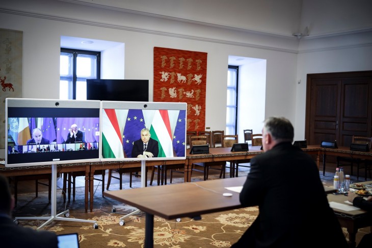 Orbán Viktor kormányfő az e heti uniós csúcstalálkozót előkészítő videókonferencián vesz részt Budapesten, a Karmelita kolostorban 2022. december 12-én. Fotó: MTI/Miniszterelnöki Sajtóiroda/Fischer Zoltán