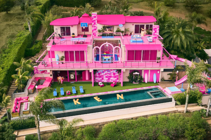 Szó szerint mindent beborít a rózsaszín köd a malibui Barbie-villában